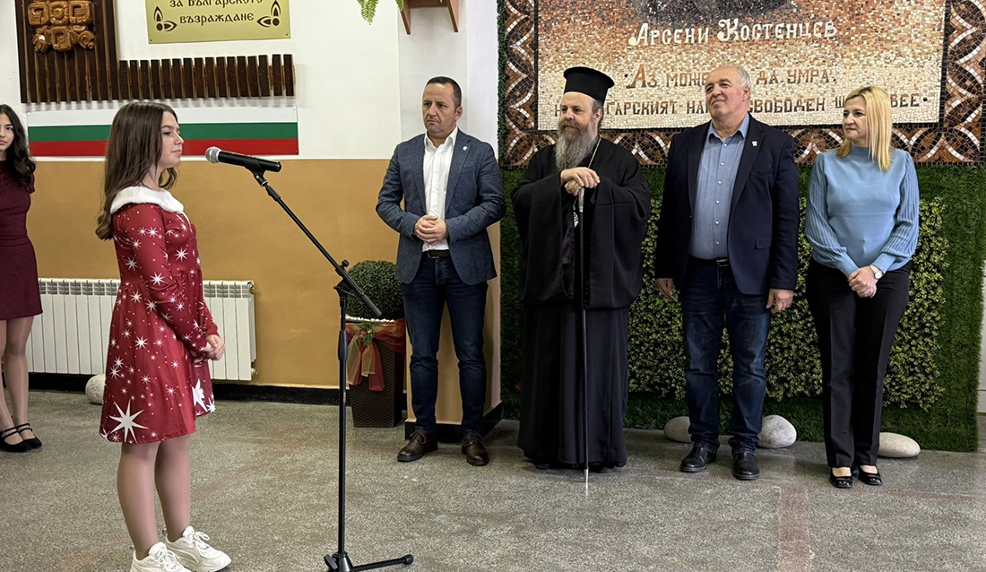 Благотворителен коледен базар в Осмо СУ събра средства за храма „Св. Мина“ Благотворителен коледен базар в Осмо СУ събра средства за храма „Св. Мина“ - Инфомрежа