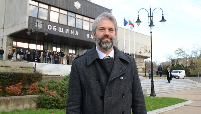 Политическо напрежение във Варна: Провали се заседанието на ОИК по казуса „Коцев“