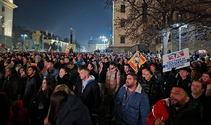 „Не храни прасето“: Мащабен протест на ПП-ДБ и граждански организации в центъра на София