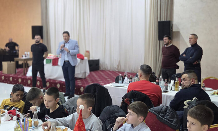 Коледно парти събра децата от ДЮШ „Беласица“, треньорите и родителите