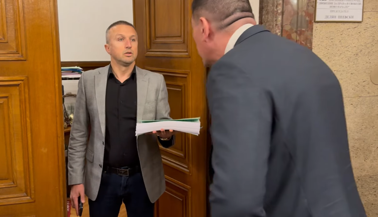 Мирчев в директен сблъсък с Пеевски в НС! Ревански защити лидера на ДПС Мирчев в директен сблъсък с Пеевски в НС! Ревански защити лидера на ДПС - Инфомрежа