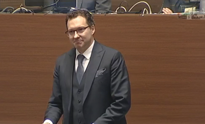Митов празнува рожден ден в НС, обвини ПП за провокациите на протеста