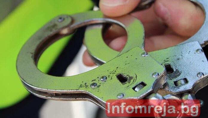 Хванаха млад мъж да мами шуменци за хиляди, щял да им продава фургони