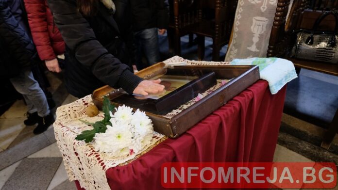 Преди Коледа: 40-годишен варненец задържан за грабеж в православен храм
