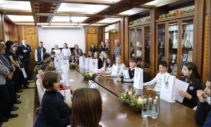 26 изявени „децата на Банско“ с подаръци преди Коледа