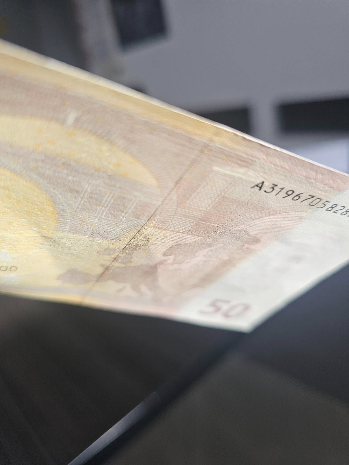ГДБОП показва фалшиви евро, дава съвети как да ги разпознаем - Инфомрежа