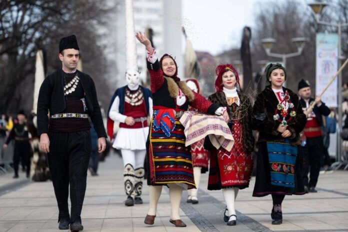Разлог носи „Златната маска“ от „Сурва“ в Перник