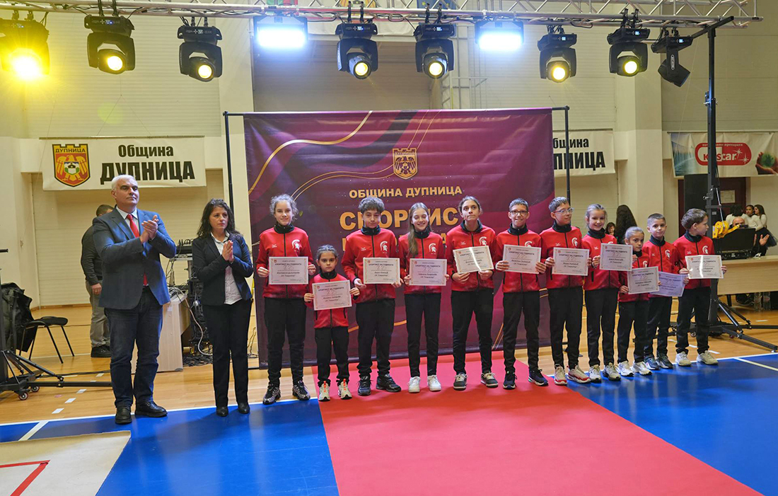 Веселина Ангелова от СК „Гладиатор“ е „Спортист на годината“ на Дупница за 2025 г. - Инфомрежа