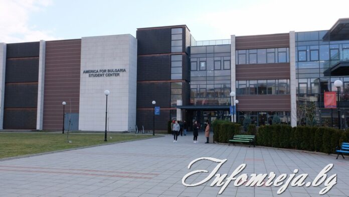Крадец-рецидивист остава в ареста в Благоевград, посегнал на фасадата на АУБ
