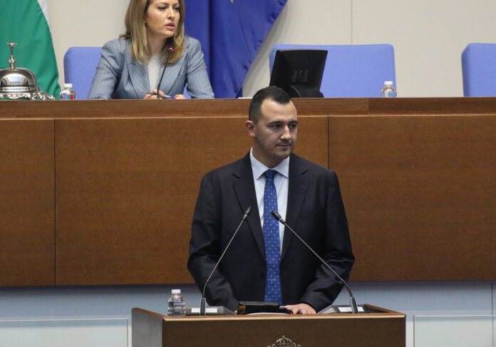 Намаляват лихвите по студентските кредити от 7 на 3%