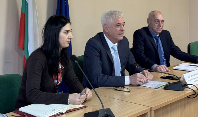 Кюстендил води битка за всеки ученик: 16 екипа работят на терен