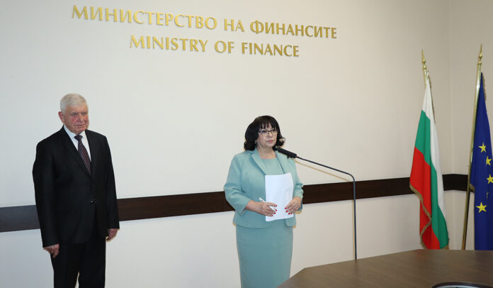 Правителството вдига заплатите в бюджетния сектор с 5% заради инфлацията