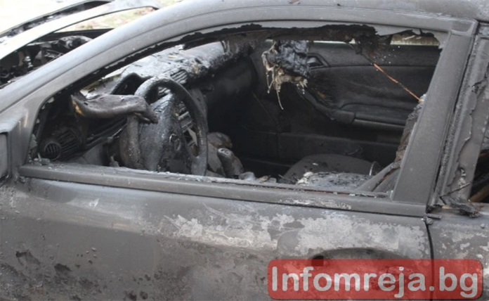 Пожар унищожи четири гаража, три коли и два мотора в с. Кленовик, автомобил изгоря на АМ „Струма“