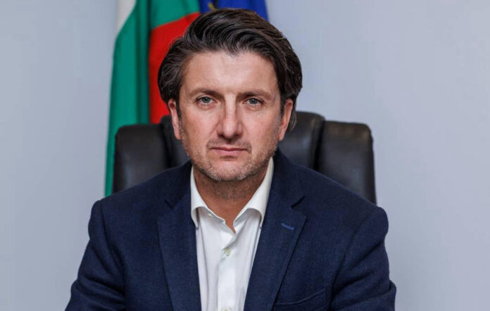Рекордна година за туризма: Над 9,5 млн. туристи и близо 4 млрд. евро приходи