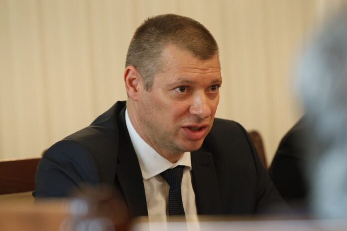 Председателят на КПКОНПИ подал оставка, приеха я