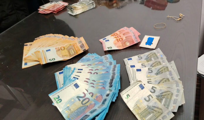 Удар във Варна: Криминалисти задържаха рецидивист с 20 000 евро и голямо количество дрога
