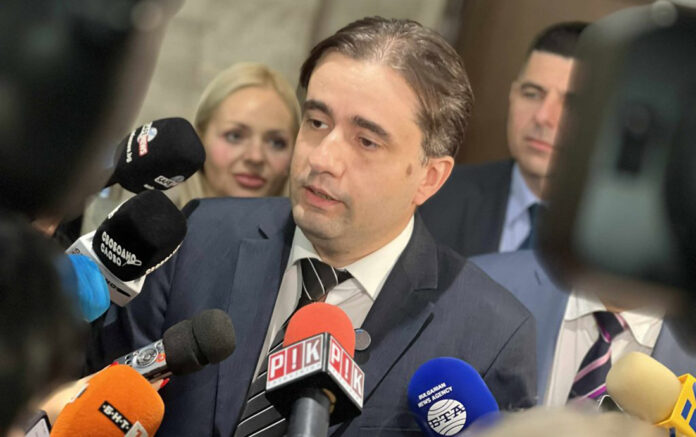 Божанов: Рашков вчера сричаше от трибуната, днес лъже. Настояваме за пълно разследване на случая „Петрохан“