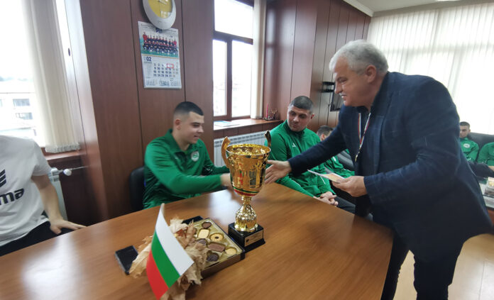 Владимир Москов награди младите хандбални шампиони на Гоце Делчев