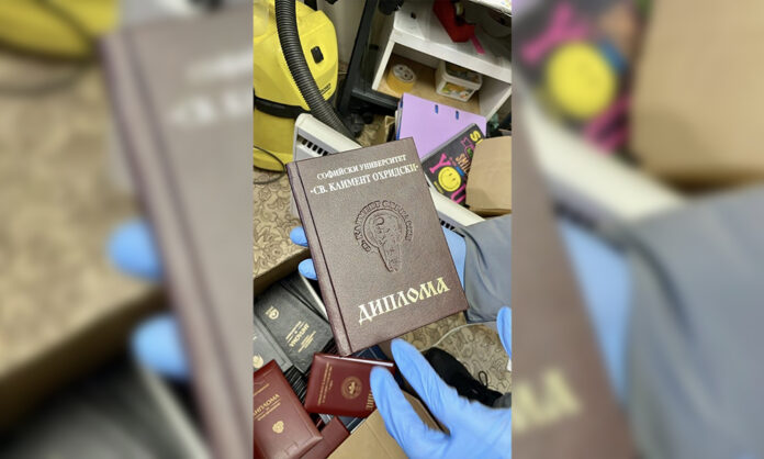 Как се взима диплома в България? ГДБОП отговаря