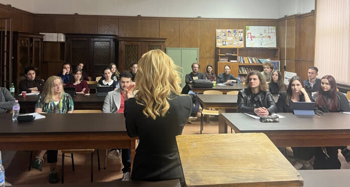 Мария Цънцарова стана преподавател в СУ, ще учи студентите на критично мислене и политическа журналистика