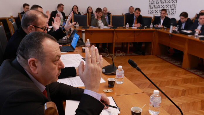 Правната комисия отхвърли ветото на президента за секциите в чужбина