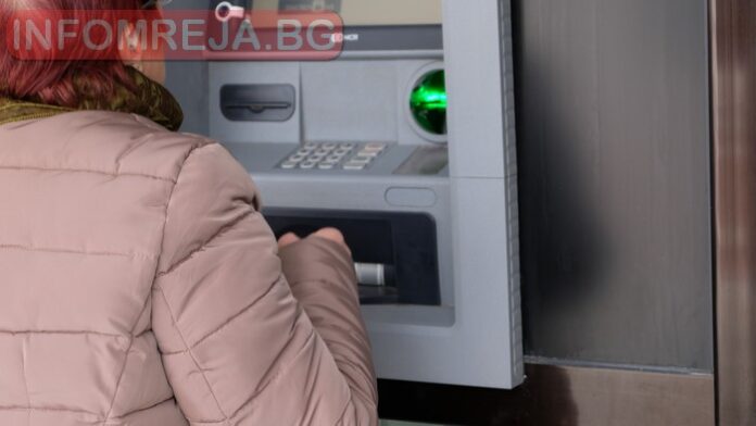 57-годишна жена изтегли 70 600 евро от чужда карта