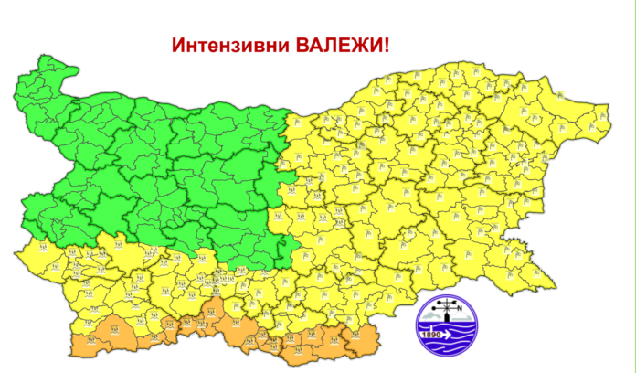 Обилна облачност и валежи обхващат страната днес