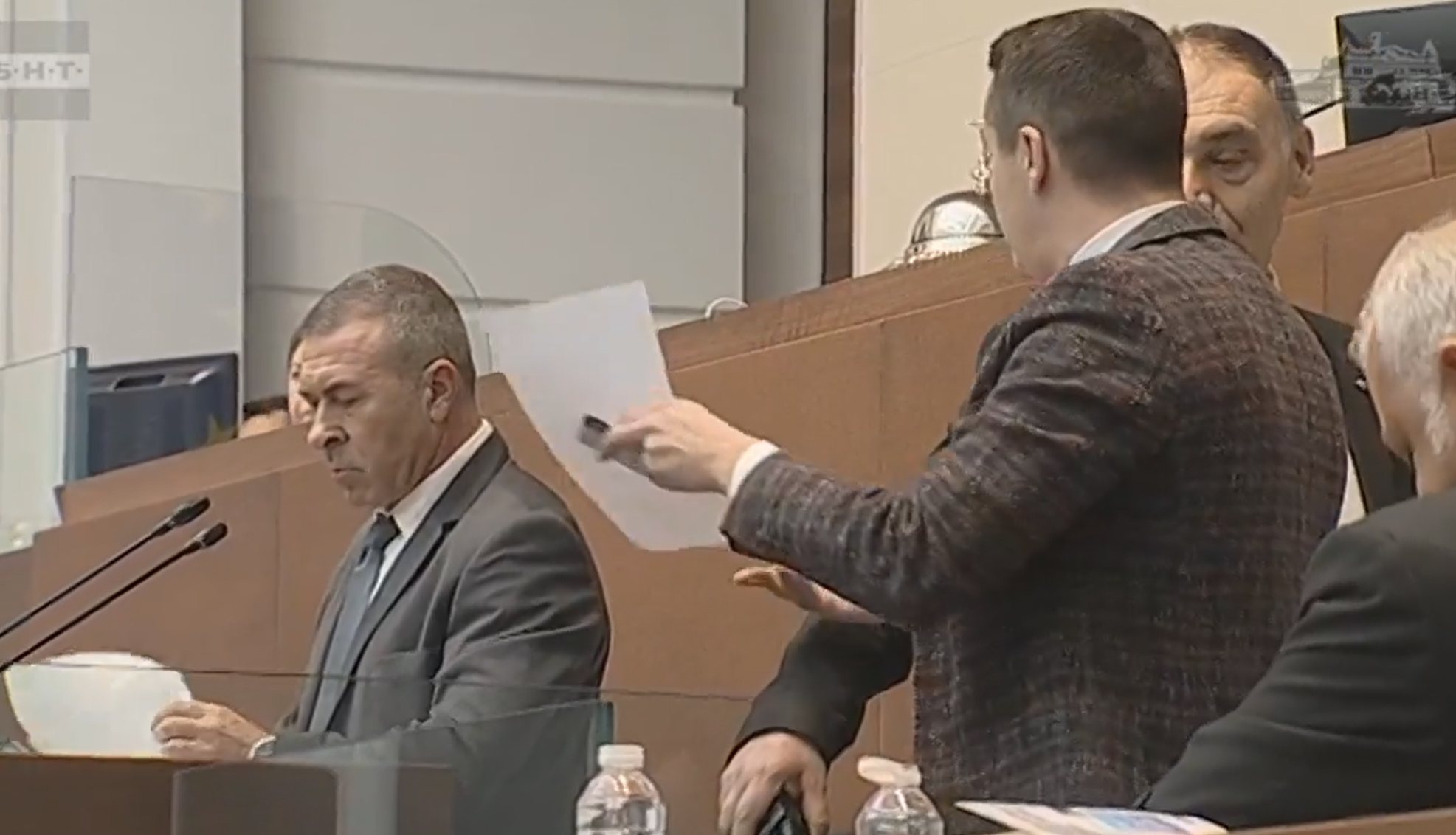 Дечев пред НС: Аз с разследващи полицаи не съм се срещал! Радвам се, че смених главния секретар Дечев пред НС: Аз с разследващи полицаи не съм се срещал! Радвам се, че смених главния секретар - Инфомрежа