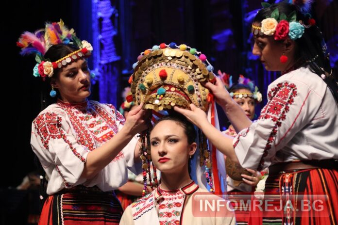 Майсторите на фолклора с танци и песен превзеха Благоевград
