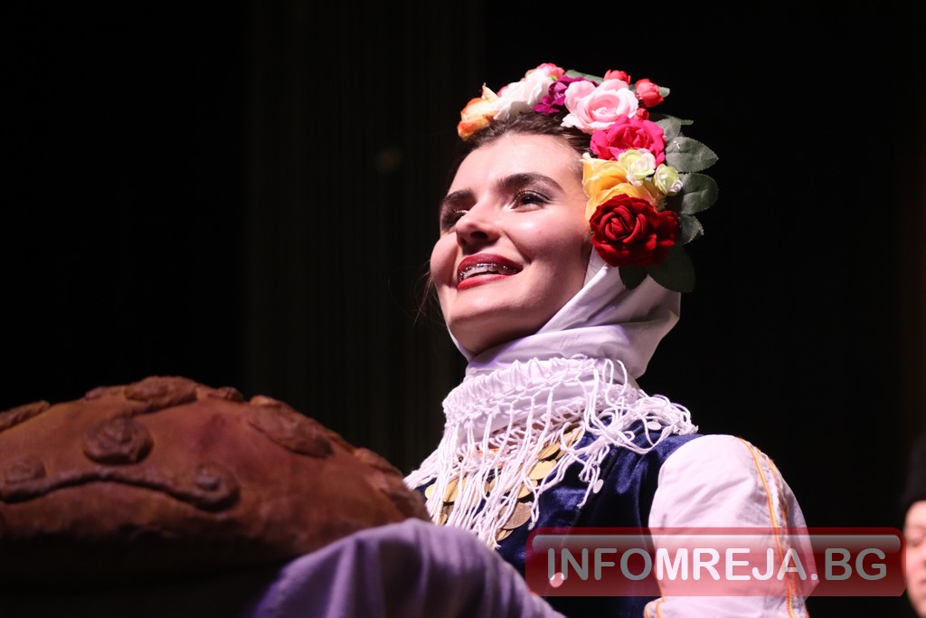 Майсторите на фолклора с танци и песен превзеха Благоевград - Инфомрежа