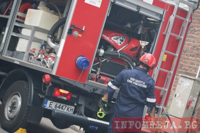 Пожар унищожи покрив и имущество в къща в Ново Делчево