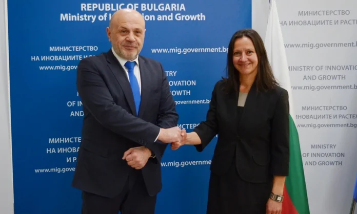 Ирена Младенова пое поста министър на иновациите и растежа