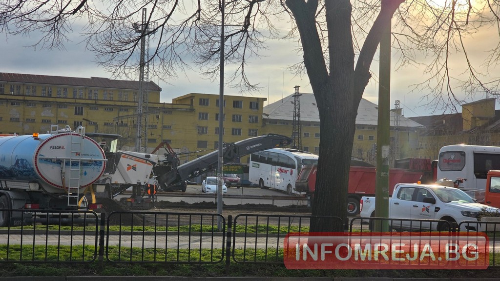 След 40 години полагат нов асфалт на автогарата в Благоевград и на базата на градския транспорт След 40 години полагат нов асфалт на автогарата в Благоевград и на базата на градския транспорт - Инфомрежа