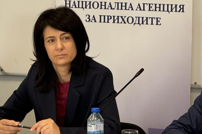 Рокада и в ръководството на НАП: Марков е освободен, Кръстанова поема поста