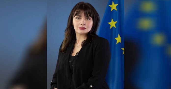 Теодора Георгиева сигнализира за натиск и заплахи
