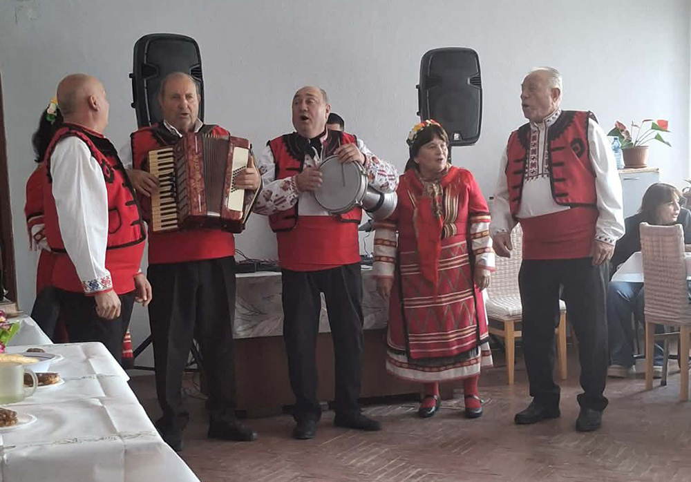 Жените в Бараково отпразнуваха 8 март с усмивки и музика Жените в Бараково отпразнуваха 8 март с усмивки и музика - Инфомрежа