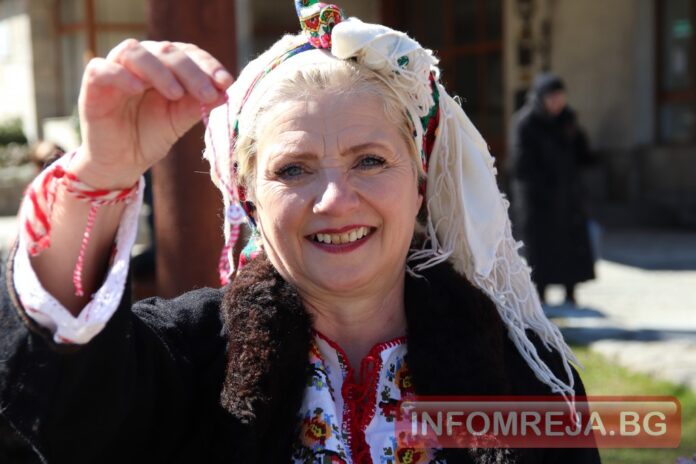 Баба Марта донесе пролетно настроение и усмивки в Банско