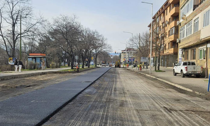 Временно спират движението по бул. „Св. Димитър Солунски“ заради ремонт
