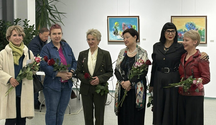 Шест дами представиха своите таланти в празнична изложба в навечерието на 8 март