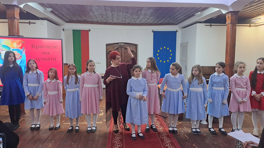 Стихосбирката „Крилете на душата“ на Здравка Радичкова събра творци от Кюстендил, Благоевград и Крива Паланка Стихосбирката „Крилете на душата“ на Здравка Радичкова събра творци от Кюстендил, Благоевград и Крива Паланка - Инфомрежа
