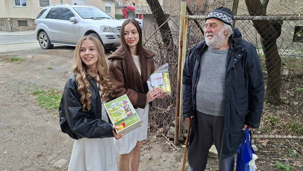 Празник със сърце: Участничките в „Кюстендилска пролет“ с благородна мисия за хора в нужда Празник със сърце: Участничките в „Кюстендилска пролет“ с благородна мисия за хора в нужда - Инфомрежа