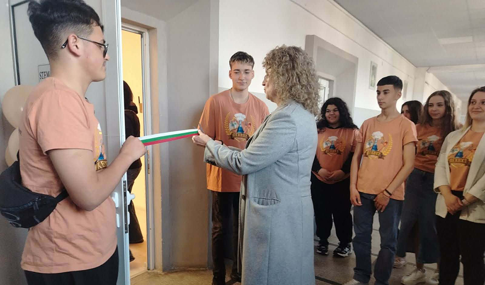 STEM център по природни науки заработи в ПГХВХТ в Дупница STEM център по природни науки заработи в ПГХВХТ в Дупница - Инфомрежа