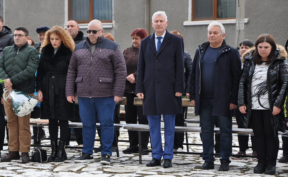 Долно Драглище почете 120 свои герои по повод 150 години от Априлското въстание Долно Драглище почете 120 свои герои по повод 150 години от Априлското въстание - Инфомрежа