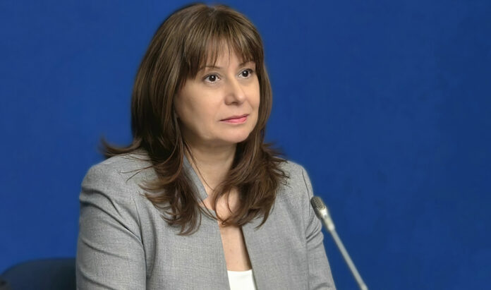 Стотици жалби за скъп ток: Министри и регулатори се събират при омбудсмана