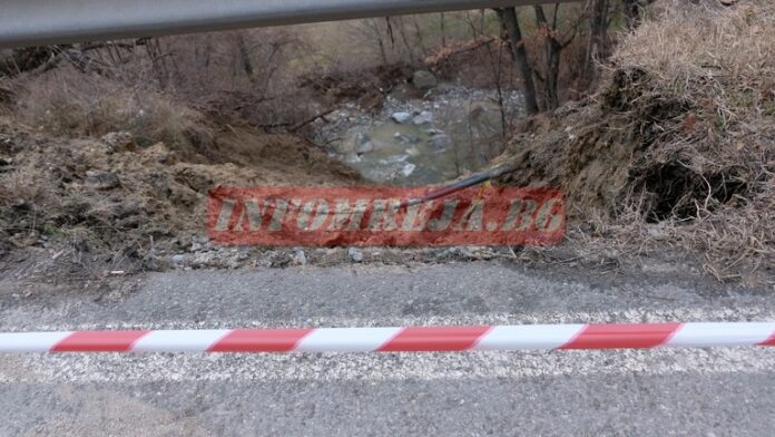 Пияна жена пропадна в 6-метрова пропаст с колата си