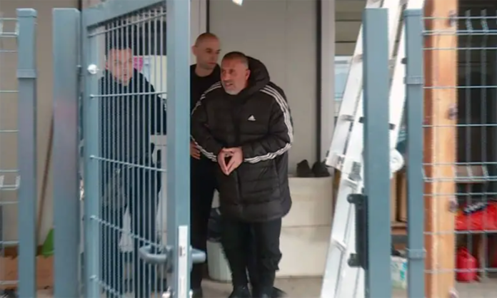 Бивш общински съветник е арестуван по подозрение за купуване на гласове
