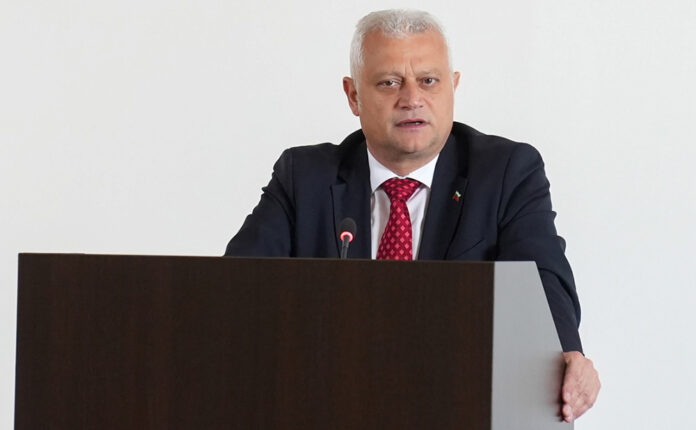 Пеевски обвини Емил Дечев в недопустим натиск върху професионалния състав на полицията