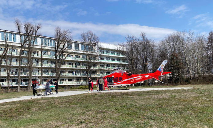 Пациент в критично състояние е транспортиран по въздух до София