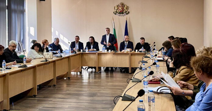 Проучване: Енергетиците в Кюстендил очакват поне 2500 лв. заплата, за да работят извън региона