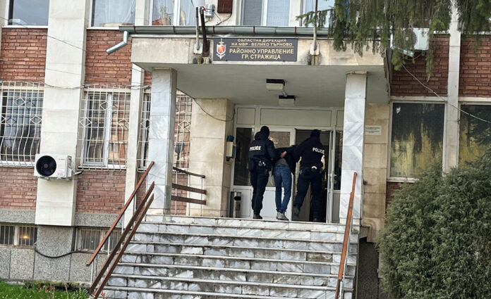 МВР удари купувачи на гласове и в Сухиндол и Стражица, откриха списъци с имена и валута
